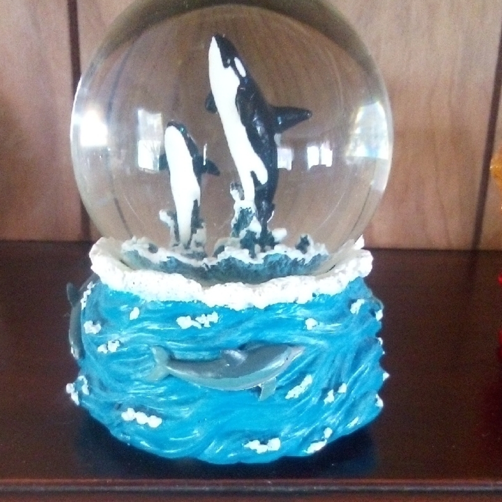 Orca Snow Globe with Blue Ocean Base